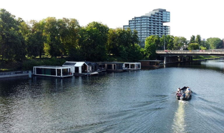 Purmo smart radiators on houseboats La Mare