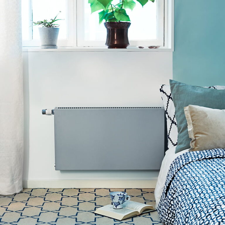 Plan Ventil Compact panelradiator i svalt sovrum.